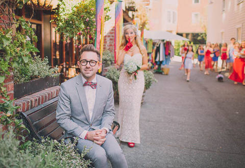 Даниэль и Джонатан: красочная свадьба на рынке