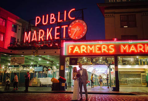 Даниэль и Джонатан: красочная свадьба на рынке