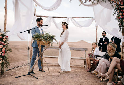Яркая летняя свадьба Тиффани и ПиДжея в пустыне в Марокко