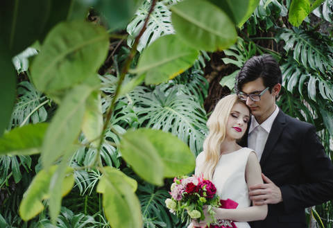Яркая свадебная фотосессия Валерии и Ярослава в оранжерее Таврического сада