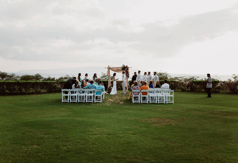 Камерная летняя свадьба Бриттани и Тревора на Мауи