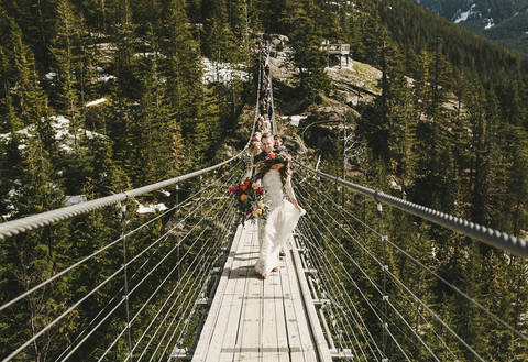 Камерная свадьба Кэндис-Мэй и Кристофера в горах Канады