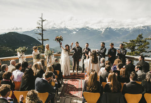 Камерная свадьба Кэндис-Мэй и Кристофера в горах Канады