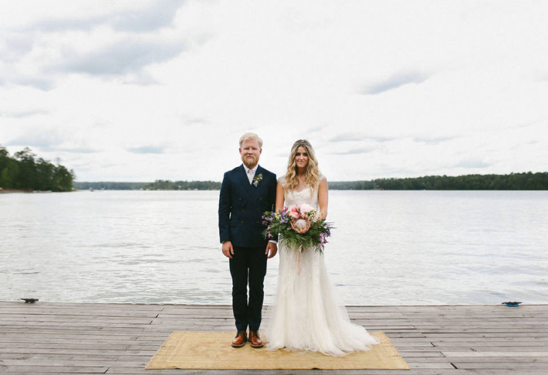 Оригинальная свадьба Энн и Дэна на берегу озера в богемном стиле