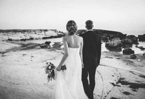 Уединённая свадьба Александра и Владиславы на скалистых берегах Кипра