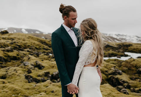 Уютная летняя свадьба Кимми и Себастьяна на берегу озера в Исландии