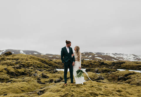 Уютная летняя свадьба Кимми и Себастьяна на берегу озера в Исландии